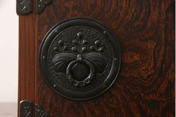 中古　美品　岩谷堂箪笥　黒々とした金具が存在感を放つ階段箪笥(和タンス、収納箪笥、引き出し)(R-065902)
