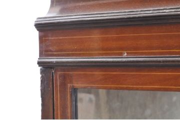イギリスアンティーク　マホガニー材　象嵌入り　シャープな脚のデザインがお洒落なガラスキャビネット(キュリオケース、ガラスケース、コレクションケース、飾り棚、陳列棚、英国)(R-065903)