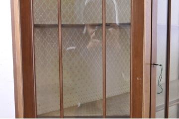 イギリスアンティーク　高級品!!　美しい象嵌入り!!凝ったデザインが魅力のマホガニー材製キャビネット(キュリオケース、ガラスケース、コレクションケース、飾り棚、陳列棚、英国)(R-065904)