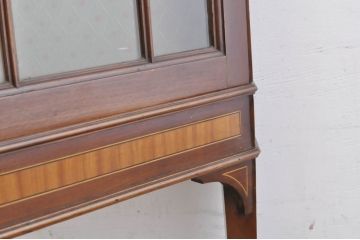 イギリスアンティーク　高級品!!　美しい象嵌入り!!凝ったデザインが魅力のマホガニー材製キャビネット(キュリオケース、ガラスケース、コレクションケース、飾り棚、陳列棚、英国)(R-065904)