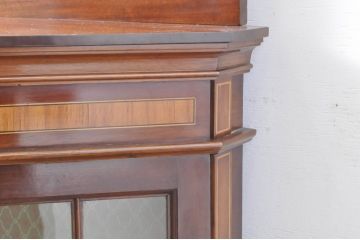 イギリスアンティーク　高級品!!　美しい象嵌入り!!凝ったデザインが魅力のマホガニー材製キャビネット(キュリオケース、ガラスケース、コレクションケース、飾り棚、陳列棚、英国)(R-065904)