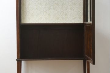 イギリスアンティーク　象嵌入り　洗練された上品な佇まいが魅力のマホガニー材製キャビネット(キュリオケース、ガラスケース、コレクションケース、飾り棚、陳列棚、英国)(R-065905)