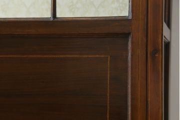 イギリスアンティーク　象嵌入り　洗練された上品な佇まいが魅力のマホガニー材製キャビネット(キュリオケース、ガラスケース、コレクションケース、飾り棚、陳列棚、英国)(R-065905)