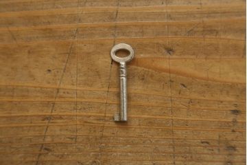 イギリスアンティーク　象嵌入り　洗練された上品な佇まいが魅力のマホガニー材製キャビネット(キュリオケース、ガラスケース、コレクションケース、飾り棚、陳列棚、英国)(R-065905)
