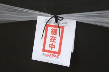 イギリスアンティーク　象嵌入り　洗練された上品な佇まいが魅力のマホガニー材製キャビネット(キュリオケース、ガラスケース、コレクションケース、飾り棚、陳列棚、英国)(R-065905)