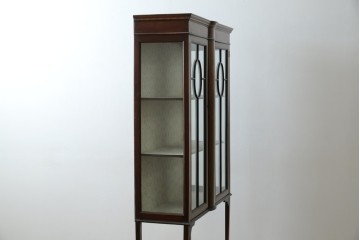 イギリスアンティーク　繊細なデザインの象嵌が美しいマホガニー材製キャビネット　(R-065906)