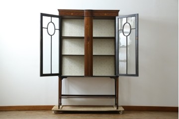 イギリスアンティーク　繊細なデザインの象嵌が美しいマホガニー材製キャビネット　(R-065906)