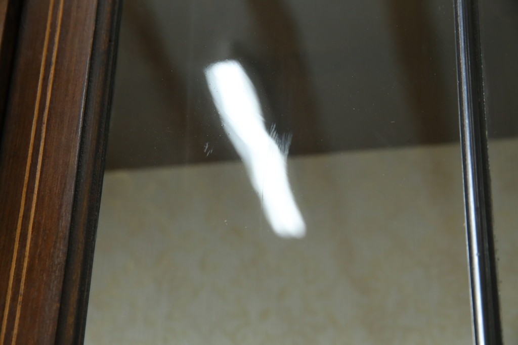 イギリスアンティーク　繊細なデザインの象嵌が美しいマホガニー材製キャビネット　(R-065906)