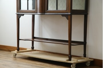 イギリスアンティーク　繊細なデザインの象嵌が美しいマホガニー材製キャビネット　(R-065906)