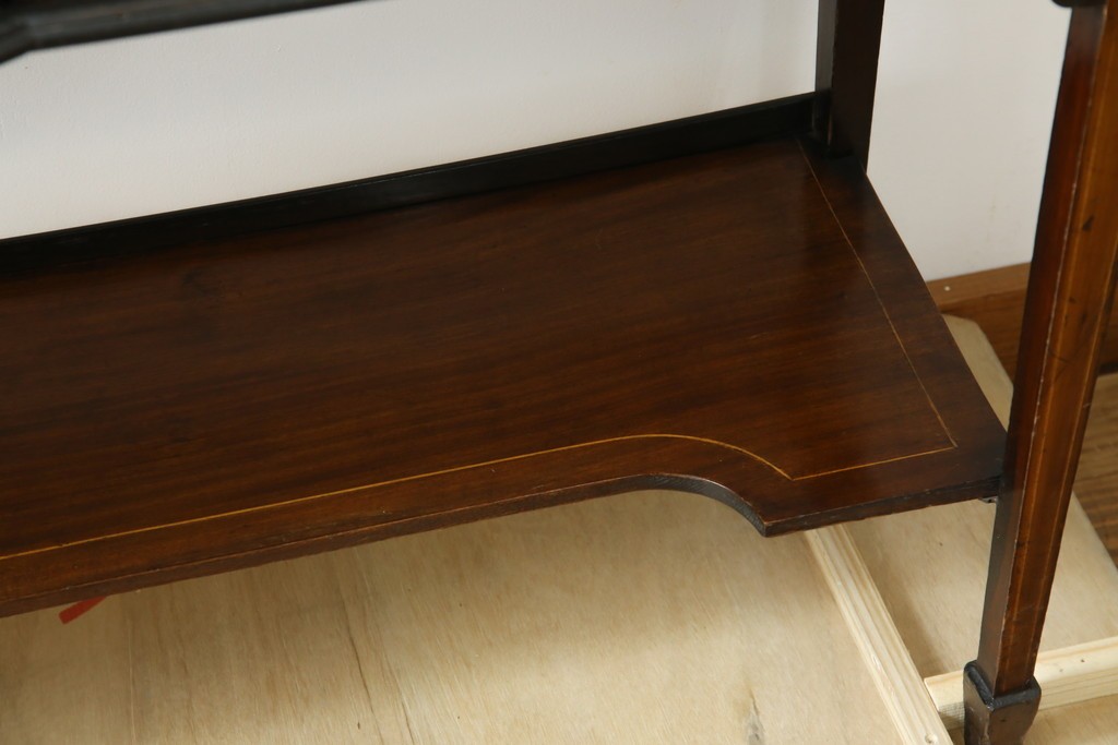 イギリスアンティーク　繊細なデザインの象嵌が美しいマホガニー材製キャビネット　(R-065906)