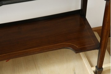 イギリスアンティーク　繊細なデザインの象嵌が美しいマホガニー材製キャビネット　(R-065906)