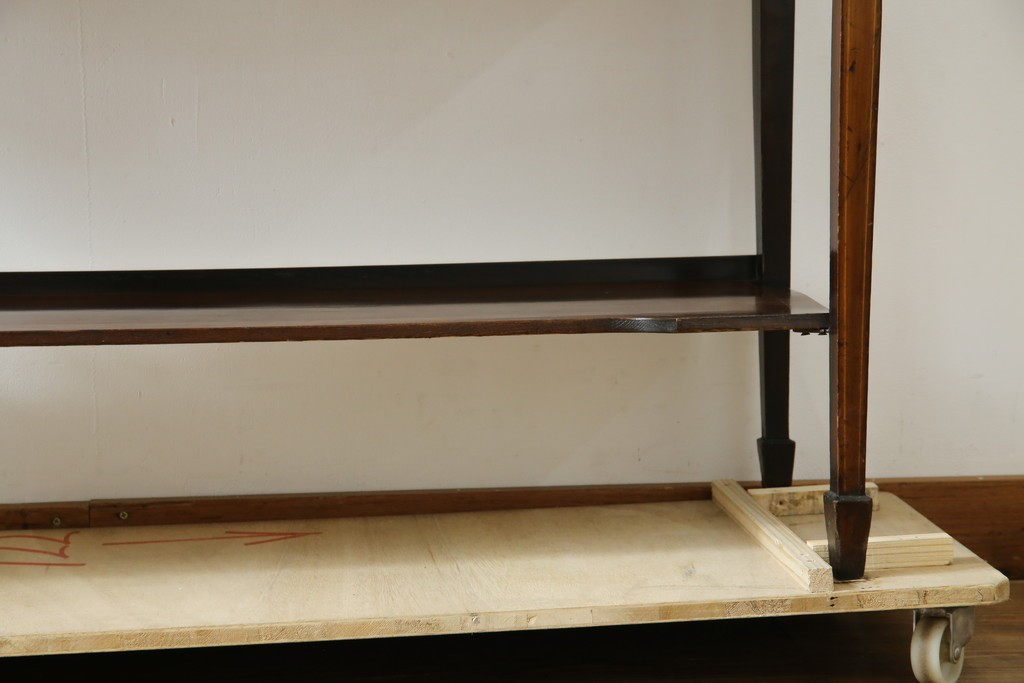 イギリスアンティーク　繊細なデザインの象嵌が美しいマホガニー材製キャビネット　(R-065906)