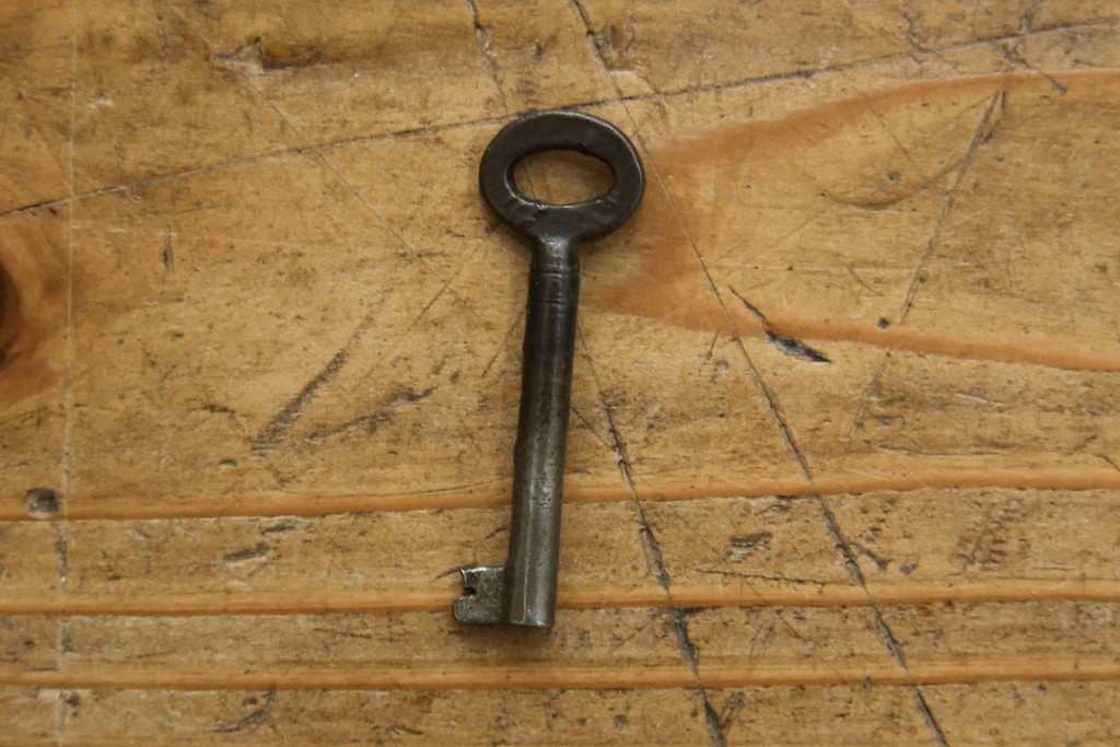 イギリスアンティーク　繊細なデザインの象嵌が美しいマホガニー材製キャビネット　(R-065906)