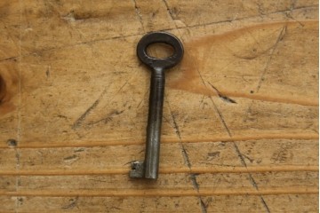 イギリスアンティーク　繊細なデザインの象嵌が美しいマホガニー材製キャビネット　(R-065906)