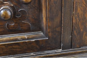 イギリスアンティーク　オーク材　引き出しの凝ったデザインが目を引くサイドボード(サイドキャビネット、収納棚、戸棚、引き出し、英国)(R-065907)