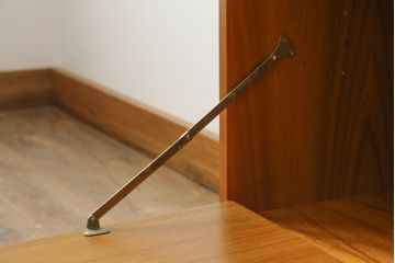 デンマークビンテージ　小振りなサイズが取り入れやすいチーク材製キャビネット(本棚、ブックシェルフ、飾り棚、収納棚、戸棚、ヴィンテージ、北欧)(R-065909)