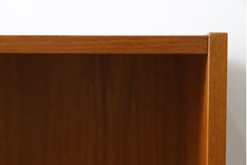 デンマークビンテージ　小振りなサイズが取り入れやすいチーク材製キャビネット(本棚、ブックシェルフ、飾り棚、収納棚、戸棚、ヴィンテージ、北欧)(R-065909)