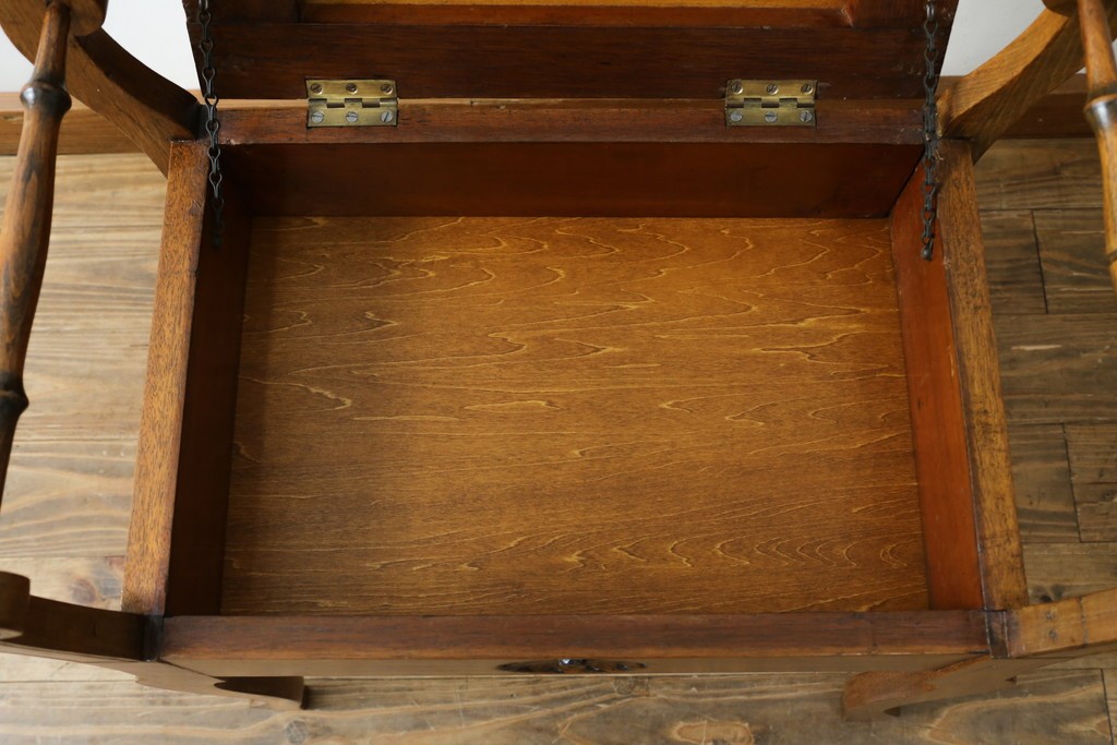 イギリスアンティーク　本革(レザー)　ちょっとした収納付きが便利!!優美な佇まいが美しいスツール　(R-065918)