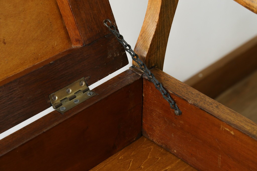 イギリスアンティーク　本革(レザー)　ちょっとした収納付きが便利!!優美な佇まいが美しいスツール　(R-065918)