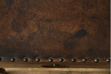 イギリスアンティーク　本革(レザー)　ちょっとした収納付きが便利!!優美な佇まいが美しいスツール　(R-065918)