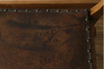 イギリスアンティーク　本革(レザー)　ちょっとした収納付きが便利!!優美な佇まいが美しいスツール　(R-065918)