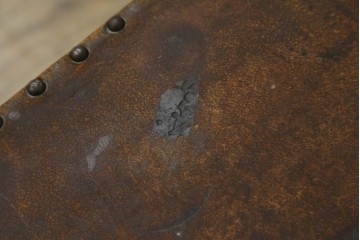 イギリスアンティーク　本革(レザー)　ちょっとした収納付きが便利!!優美な佇まいが美しいスツール　(R-065918)