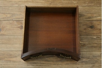 イギリスアンティーク　ウォールナット材　猫脚　程良く小振りなサイズが取り入れやすい!!気品溢れる佇まいのキドニーデスク　(R-065922)