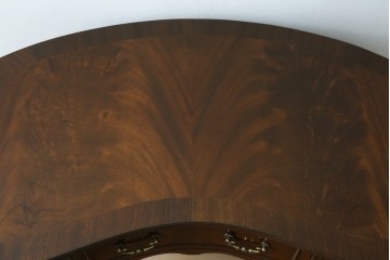 イギリスアンティーク　ウォールナット材　猫脚　程良く小振りなサイズが取り入れやすい!!気品溢れる佇まいのキドニーデスク　(R-065922)