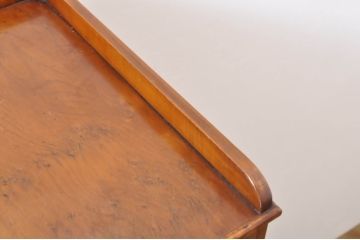 イギリスアンティーク　メープル材　洗練された上品なデザインが魅力のレザートップデスク(本革、レディースデスク、コンソールテーブル、机、ワークデスク、在宅用、在宅ワーク用、英国)(R-065924)