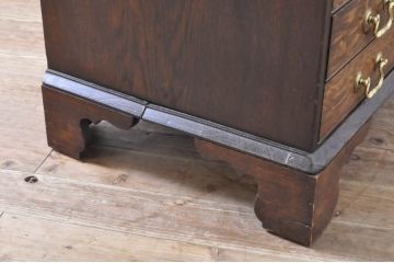 イギリスアンティーク　オーク材　小振りなサイズが使いやすい!!重厚な佇まいが魅力のチェスト(引き出し、洋服タンス、サイドチェスト、英国)(R-065927)