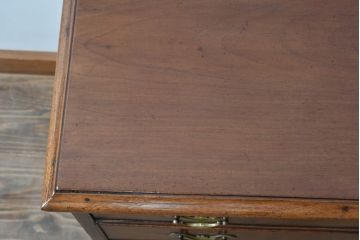 イギリスアンティーク　マホガニー材　小振りなサイズが取り入れやすいクラシカルなチェスト(引き出し、サイドチェスト、洋服タンス、英国)(R-065928)