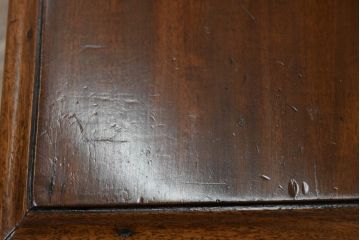 イギリスアンティーク　マホガニー材　小振りなサイズが取り入れやすいクラシカルなチェスト(引き出し、サイドチェスト、洋服タンス、英国)(R-065928)