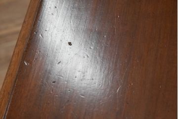 イギリスアンティーク　マホガニー材　小振りなサイズが取り入れやすいクラシカルなチェスト(引き出し、サイドチェスト、洋服タンス、英国)(R-065928)