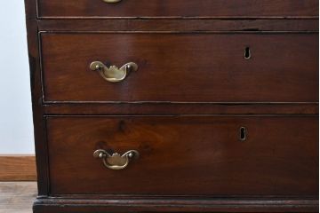 イギリスアンティーク　マホガニー材　小振りなサイズが取り入れやすいクラシカルなチェスト(引き出し、サイドチェスト、洋服タンス、英国)(R-065928)