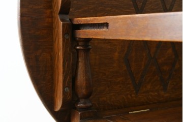 イギリスアンティーク　オーク材　ラウンド型のデザインが上品なモンクスベンチ　(R-065930)
