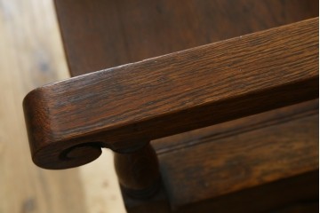 イギリスアンティーク　オーク材　ラウンド型のデザインが上品なモンクスベンチ　(R-065930)