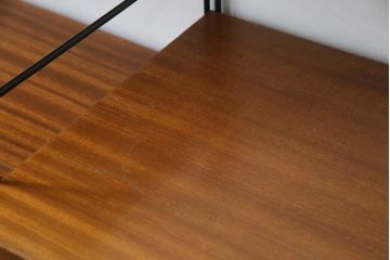 イギリスビンテージ　Staples & Co.Ltd(ステイプルズ)　robert heal(ロバート・ヒールズ)デザイン　温もり感じるチーク材と無骨な鉄製フレームの組み合わせがかっこいいウォールユニットキャビネット(オープンシェルフ、収納棚、戸棚、オープンラック、ヴィンテージ、英国)(R-065931)