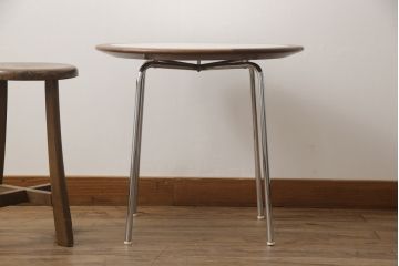 ビンテージ家具　チーク材とメラミン天板の色合わせがお洒落なスチール脚コーヒーテーブル(カフェテーブル、サイドテーブル、ラウンドテーブル、ヴィンテージ)(R-065933)