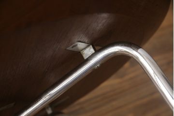ビンテージ家具　チーク材とメラミン天板の色合わせがお洒落なスチール脚コーヒーテーブル(カフェテーブル、サイドテーブル、ラウンドテーブル、ヴィンテージ)(R-065933)