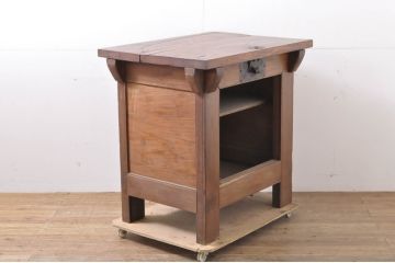 アンティーク家具　李朝家具　総欅(ケヤキ)材　分厚い天板と框組みの重厚な佇まいが魅力的な米びつ