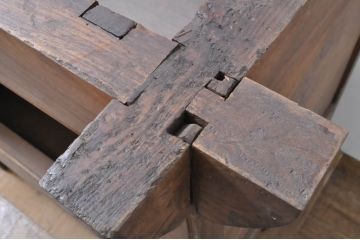 アンティーク家具　李朝家具　総欅(ケヤキ)材　分厚い天板と框組みの重厚な佇まいが魅力的な米びつ