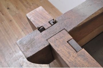 アンティーク家具　李朝家具　総欅(ケヤキ)材　分厚い天板と框組みの重厚な佇まいが魅力的な米びつ
