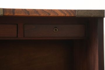 中古　美品!!　民芸家具　前面欅(ケヤキ)材　沢山の装飾金具が存在感を放つ李朝バンダチ(バンダジ、半閉櫃、李朝箪笥、収納棚、サイドキャビネット、サイドボード)(R-065945)