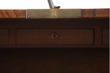 中古　美品!!　民芸家具　前面欅(ケヤキ)材　沢山の装飾金具が存在感を放つ李朝バンダチ(バンダジ、半閉櫃、李朝箪笥、収納棚、サイドキャビネット、サイドボード)(R-065945)