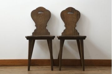 中古　美品　横浜クラシック家具　ノックオンウッド(knockonwood)　Hand Made　コロニアルシリーズ　背板のデザインが目を惹くチェア2脚セット(ダイニングチェア、板座チェア)(定価2脚で約10万円)(R-065950)