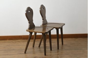 中古　美品　横浜クラシック家具　ノックオンウッド(knockonwood)　Hand Made　コロニアルシリーズ　背板のデザインが目を惹くチェア2脚セット(ダイニングチェア、板座チェア)(定価2脚で約10万円)(R-065950)