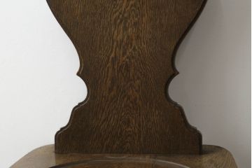 中古　美品　横浜クラシック家具　ノックオンウッド(knockonwood)　Hand Made　コロニアルシリーズ　背板のデザインが目を惹くチェア2脚セット(ダイニングチェア、板座チェア)(定価2脚で約10万円)(R-065950)