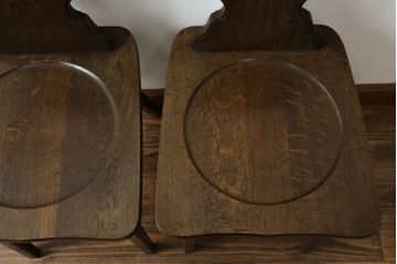 中古　美品　横浜クラシック家具　ノックオンウッド(knockonwood)　Hand Made　コロニアルシリーズ　背板のデザインが目を惹くチェア2脚セット(ダイニングチェア、板座チェア)(定価2脚で約10万円)(R-065950)