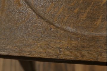中古　美品　横浜クラシック家具　ノックオンウッド(knockonwood)　Hand Made　コロニアルシリーズ　背板のデザインが目を惹くチェア2脚セット(ダイニングチェア、板座チェア)(定価2脚で約10万円)(R-065950)
