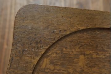 中古　美品　横浜クラシック家具　ノックオンウッド(knockonwood)　Hand Made　コロニアルシリーズ　背板のデザインが目を惹くチェア2脚セット(ダイニングチェア、板座チェア)(定価2脚で約10万円)(R-065950)